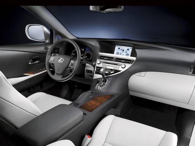 Interno di una Lexus RX AL10 2009