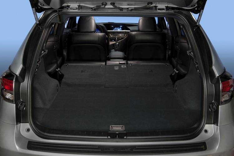 Lexus RX AL10 facelift 2013 plegados los asientos traseros
