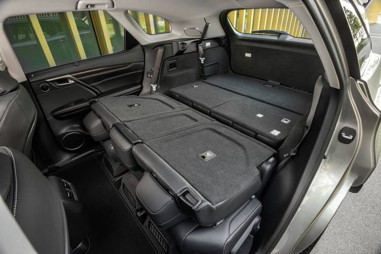 Lexus RX 450h L AL20 2018 plegados los asientos traseros