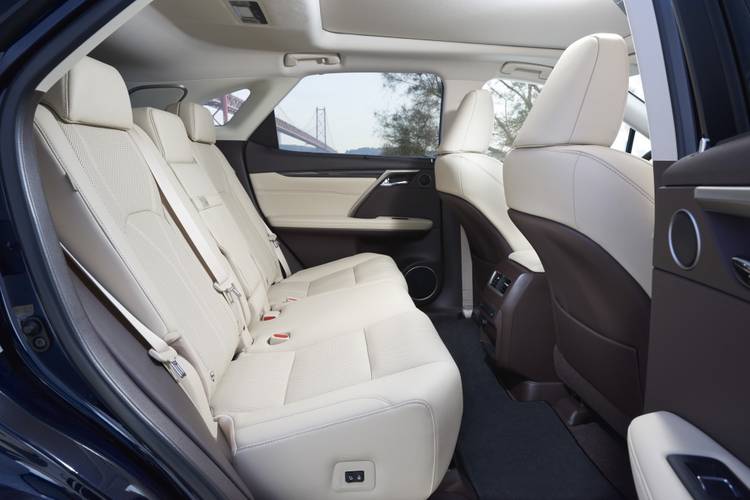 Lexus RX AL20 2017 asientos traseros