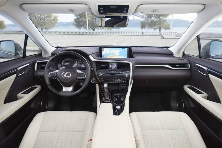 Interno di una Lexus RX AL20 2015