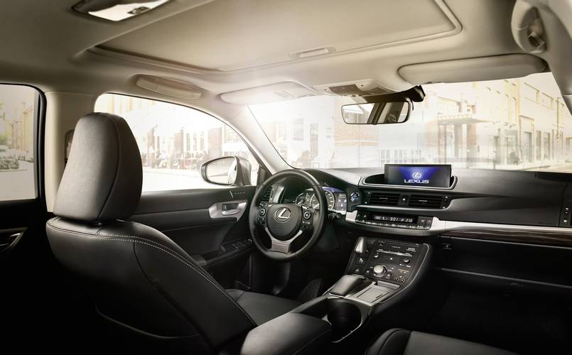 Lexus CT ZWA10 facelift 2018 interiér