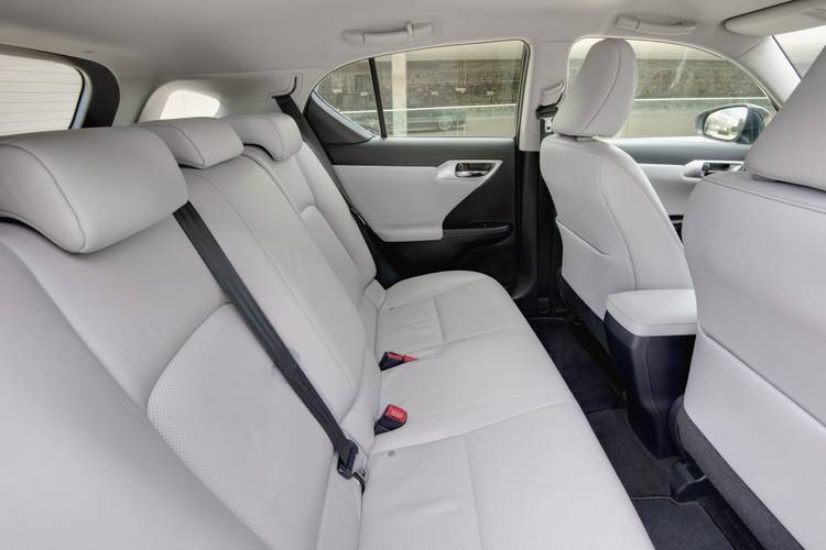 Lexus CT 2011 rear seats