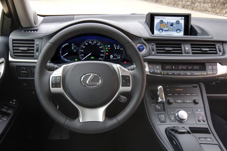 Interno di una Lexus CT 2011