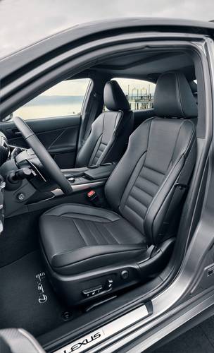 Lexus IS 300h XE30 facelift 2017 front seats