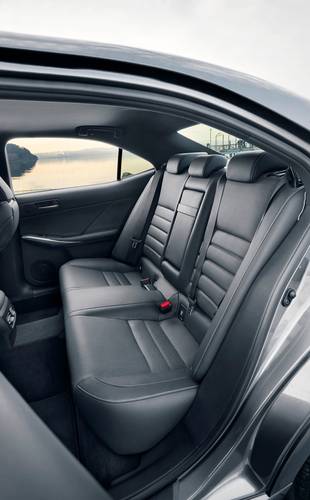 Lexus IS 300h XE30 facelift 2018 rear seats