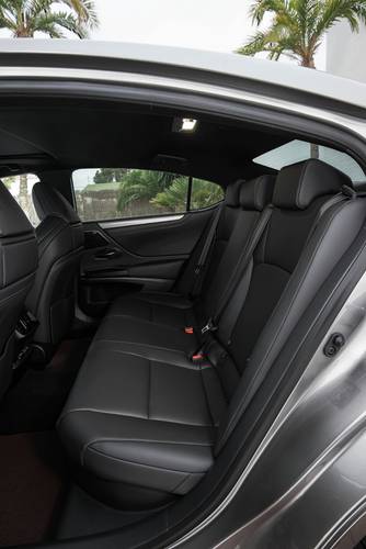 Banquette arrière de la Lexus ES XZ10 2019