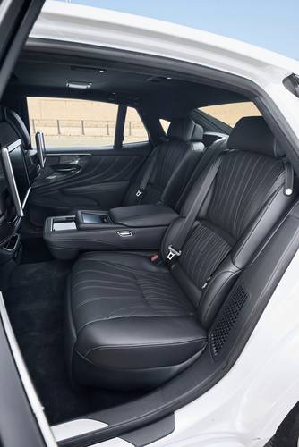 Lexus LS XF50 2019 rear seats