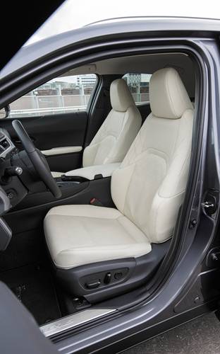 Lexus UX ZA10 2019 přední sedadla