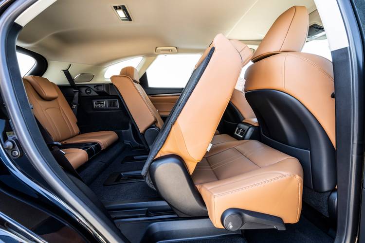 Banquette arrière de la Lexus RX AL20 450h L facelift 2021