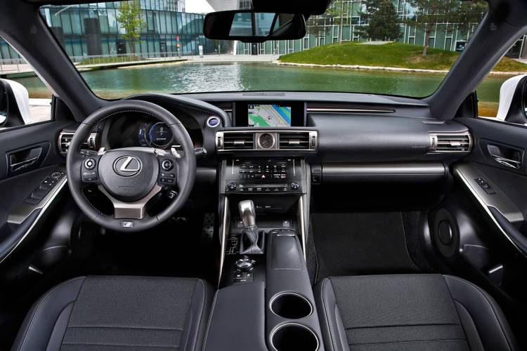 Lexus IS 2013 interiér