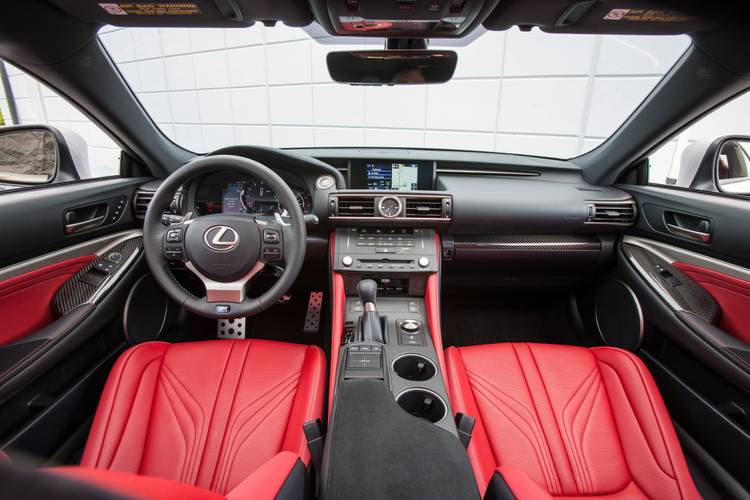 Interno di una Lexus RC F 2015