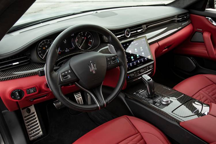 Interno di una Maserati Quattroporte M156 Trofeo facelift 2021