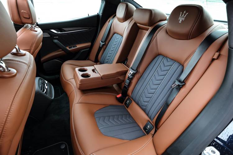 Banquette arrière de la Maserati Ghibli M157 facelift 2021