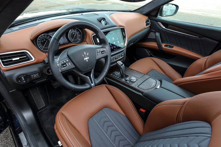 Interno di una Maserati Ghibli M157 facelift 2021