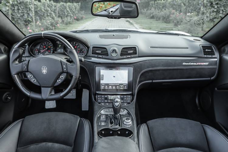 Maserati GranCabrio M139 facelift 2018 interiér