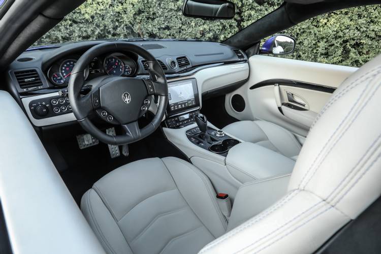 Sièges avant de la Maserati GranTurismo M139 facelift 2018