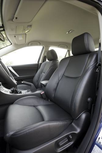 Mazda 3 BL facelift 2011 vorn sitzt