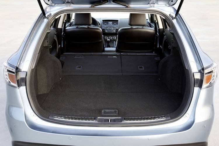 Mazda 6 GH facelift 2011 bagageruimte tot aan voorstoelen