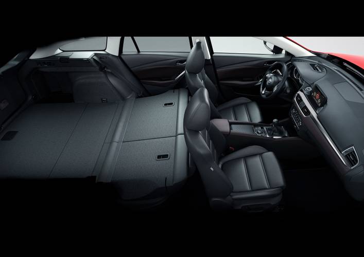 Mazda 6 GJ facelift 2015 plegados los asientos traseros