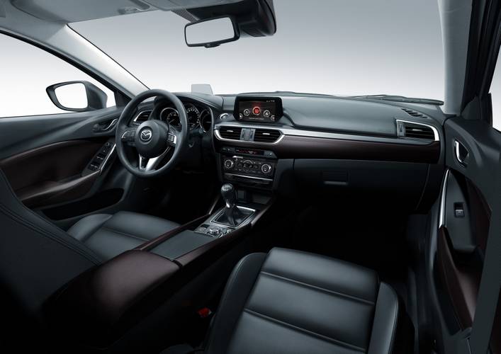 Interno di una Mazda 6 GJ facelift 2015