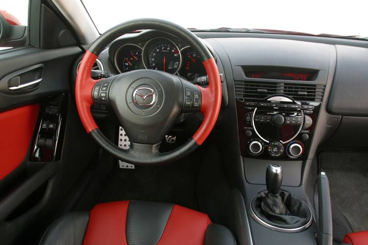 Interno di una Mazda RX-8 SE3P 2003