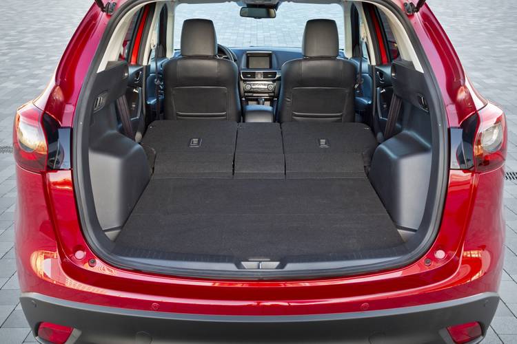 Mazda CX-5 KE facelift 2015 plegados los asientos traseros