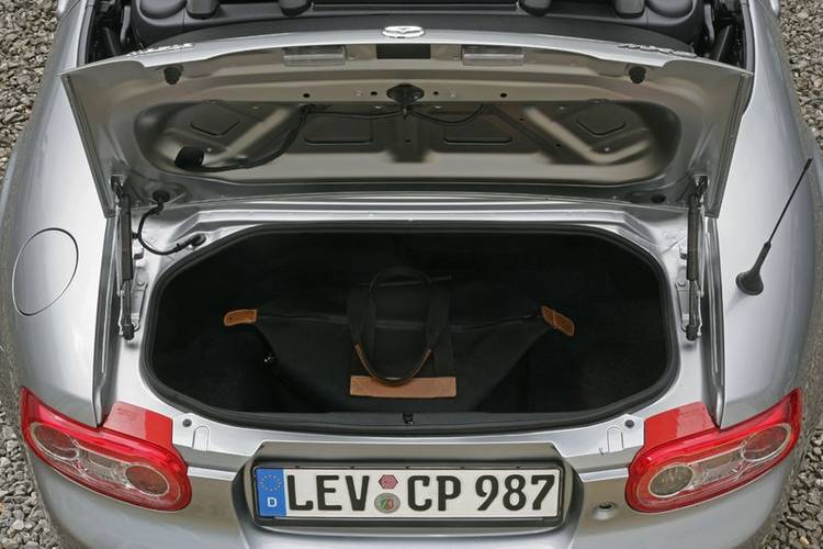 Mazda MX-5 NC facelift 2009 boot