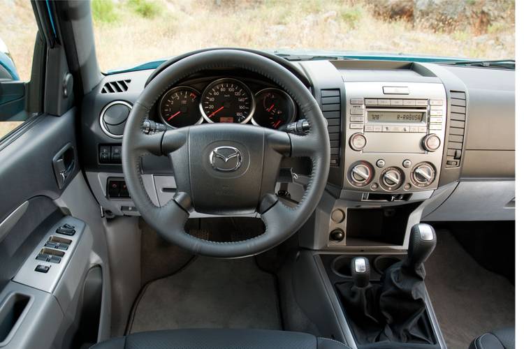 Interno di una Mazda BT50 J97M facelift 2008 Rap Cab