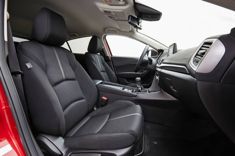 Mazda 3 BN facelift 2017 asientos delanteros