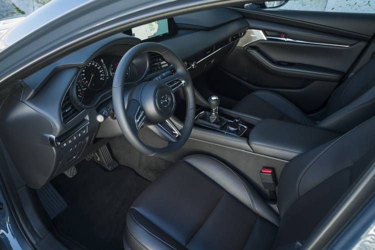 Mazda 3 BP 2019 přední sedadla