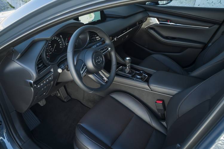 Mazda 3 BP 2019 vorn sitzt