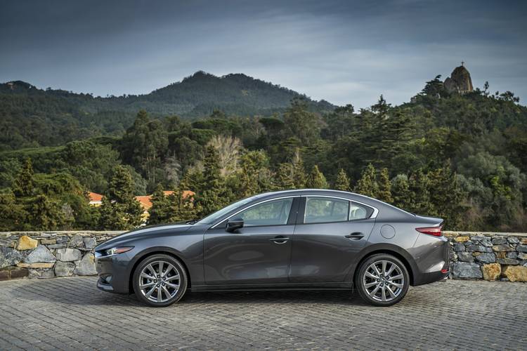 Mazda 3 BP 2020 sedán