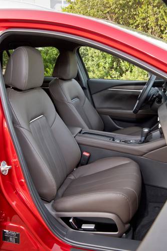 Mazda 6 GJ facelift 2019 vorn sitzt