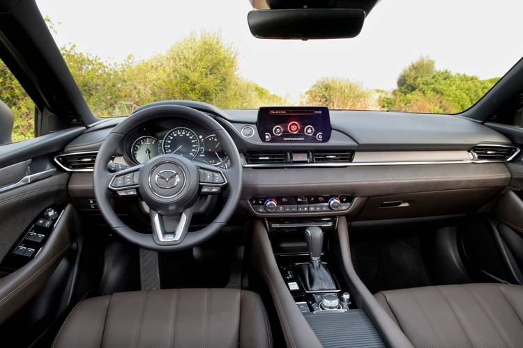 Interno di una Mazda 6 GJ facelift 2018