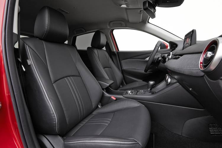 Mazda CX-3 DK facelift 2018 vorn sitzt
