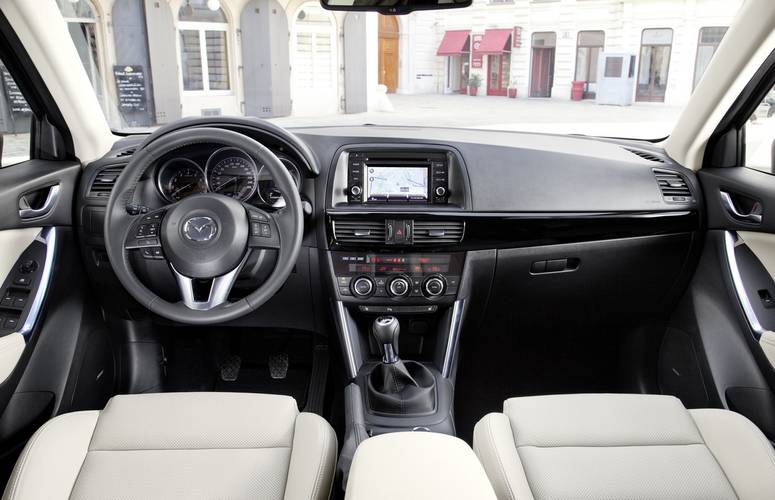 Interno di una Mazda CX-5 KE 2012