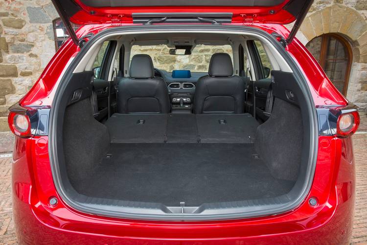 Mazda CX-5 KF 2019 plegados los asientos traseros