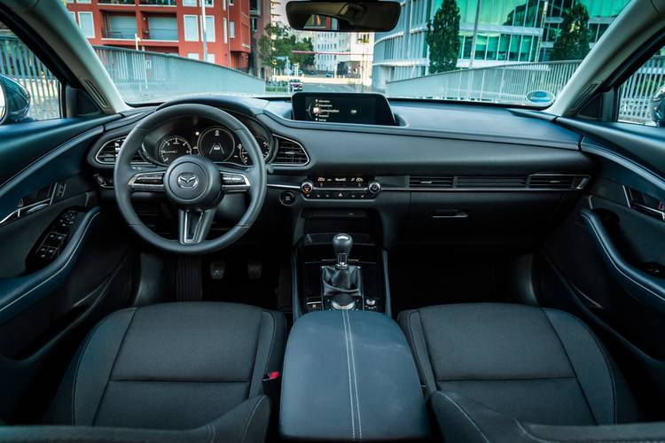 Interno di una Mazda CX-30 DM 2020