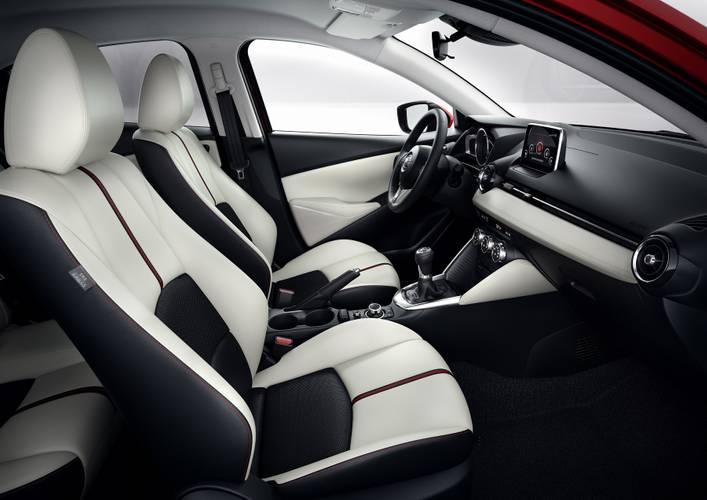 Mazda 2 DJ 2015 assentos dianteiros