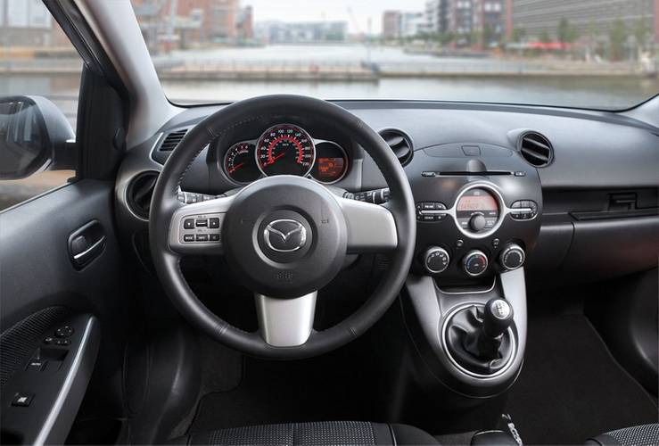 Mazda 2 DE 2008 interior