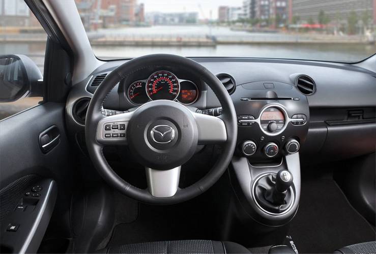 Mazda 2 DE 2008 intérieur