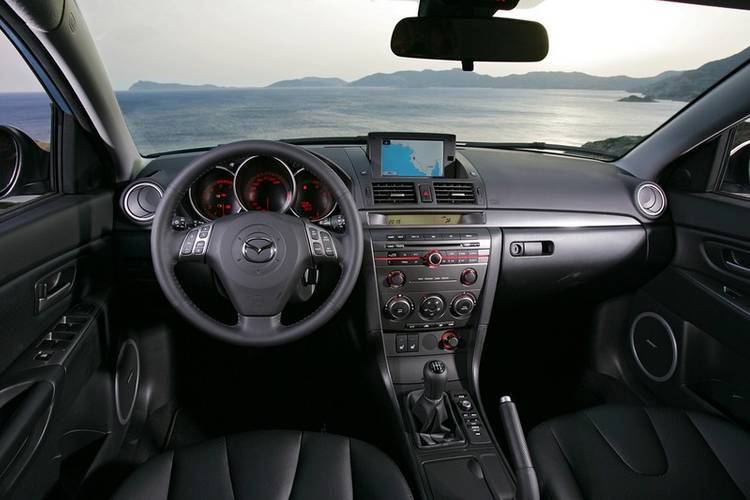 Interno di una Mazda 3 BK facelift 2006