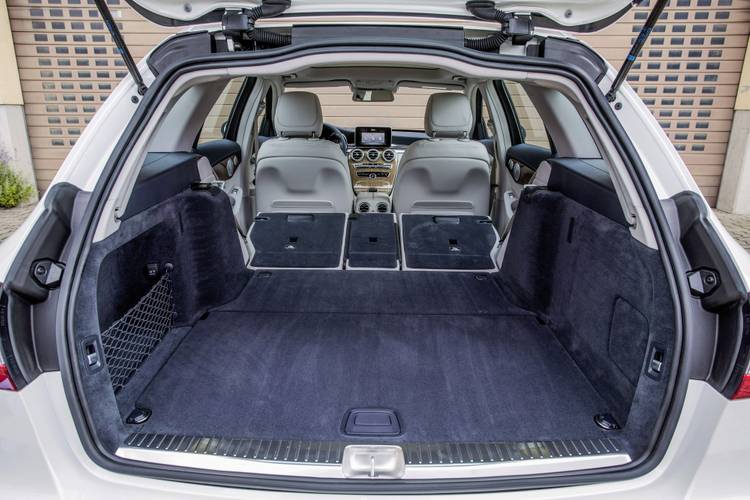 Mercedes-Benz C S205 2015 plegados los asientos traseros