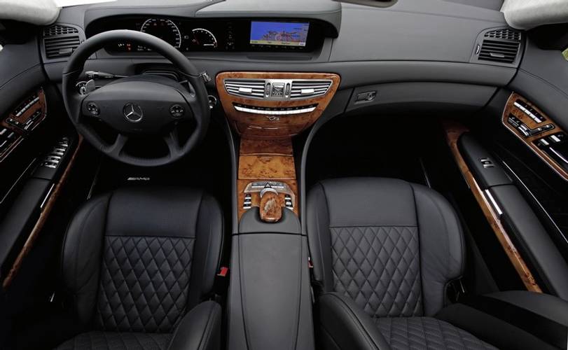 Interno di una Mercedes-Benz CL AMG C216 2006