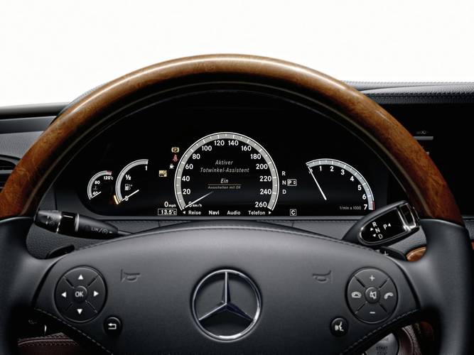 Interno di una Mercedes-Benz CL C216 facelift 2011