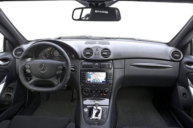 Interno di una Mercedes-Benz CLK AMG