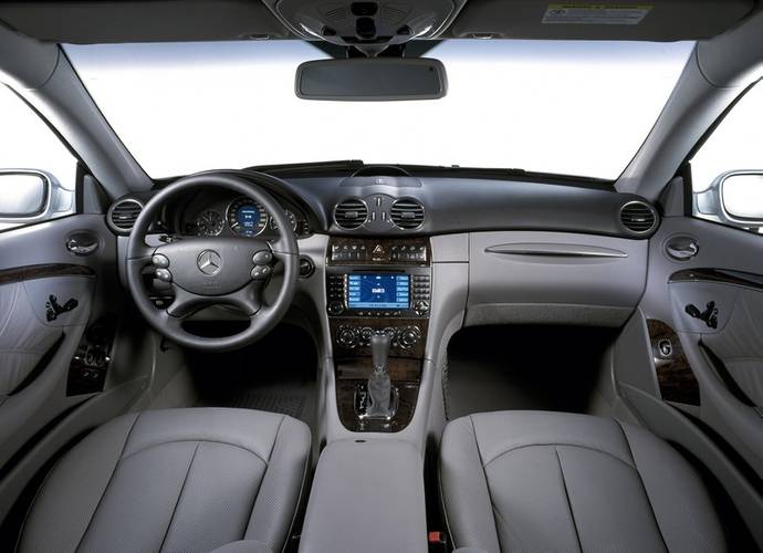 Interno di una Mercedes-Benz CLK