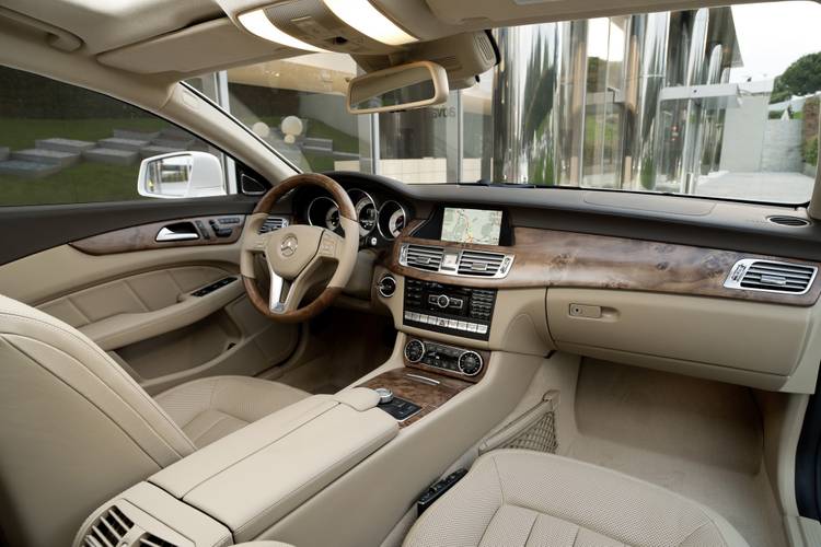 Mercedes-Benz CLS X218 Shooting Brake 2012 interior