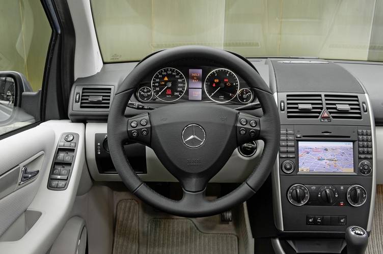 Interno di una Mercedes-Benz A W169 facelift 2009